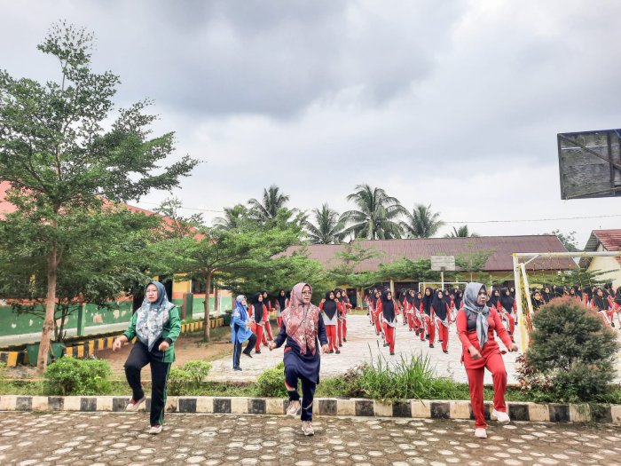 Guru Berenergi, Teladan Positif dalam Senam Sehat Sabtu MTsN 1 Bungo