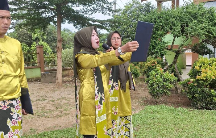 Lantang dan Penuh Penghayatan, Ibu Evi Guswanti Bacakan Teks UUD 1945 pada Upacara HGN 2025