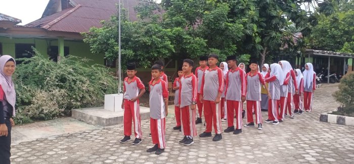 Jaga Kebugaran Jasmani, Guru PJOK MTsN 1 Bungo Ajak Siswa Latihan Fisik