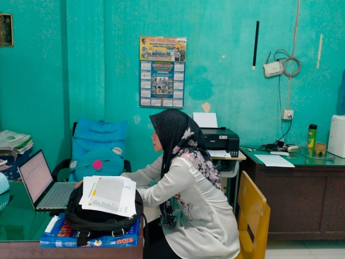Pencetakan Rapor RDM MTsN 1 Bungo Dimulai, Wali Kelas Siapkan Hasil Belajar Siswa