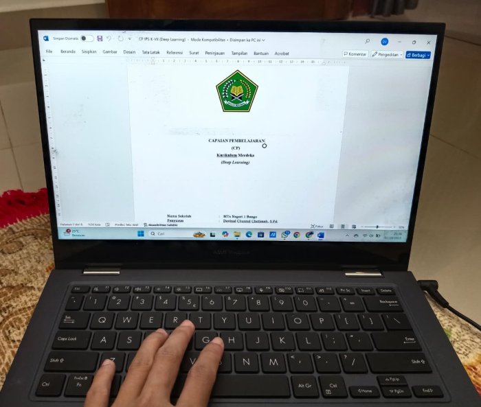 Guru ASN MTsN 1 Bungo Sibuk Siapkan Laporan E-Kinerja Triwulan 3, Perangkat Pembelajaran Jadi Fokus Utama