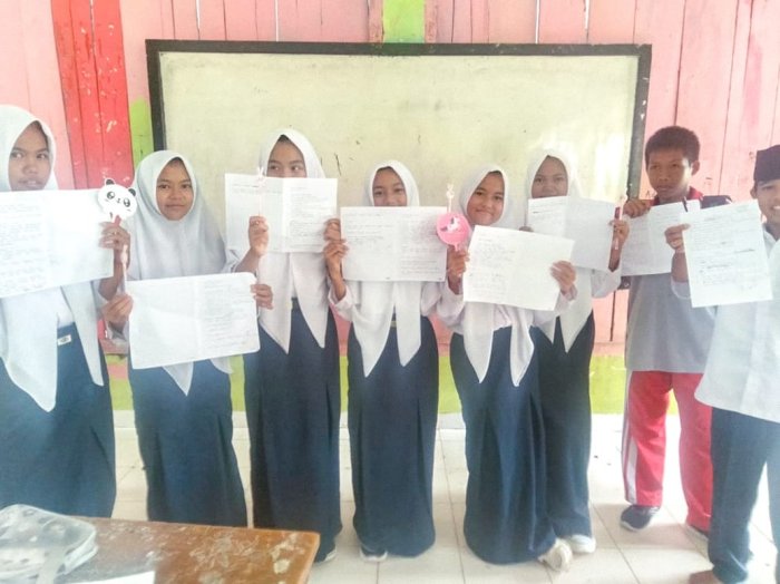 Pemberian Reward oleh Guru MTsN 1 Bungo sebagai Bentuk Apresiasi kepada Peserta Didik