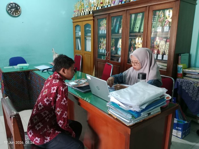 Pelayanan Administrasi MTsN 1 Bungo Sigap, Berkas Pendaftaran Siswa ke Jenjang SLTA Terlayani dengan Baik