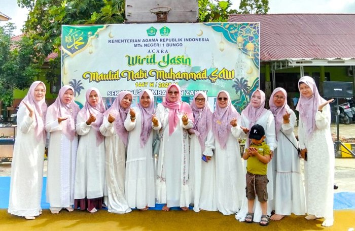 Ketua Dharmawanita MTsN 1 Bungo Turut Hadir dalam Acara Akbar MTsN 1 Bungo Ketua Dharmawanita MTsN 1 Bungo Turut Hadir dalam Acara Akbar MTsN 1 Bungo
