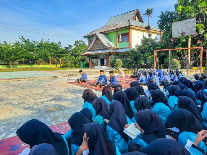 MTsN 1 Bungo Gelar Wirid Yasin di Jumat Berkah, Wujudkan Suasana Religius di Madrasah