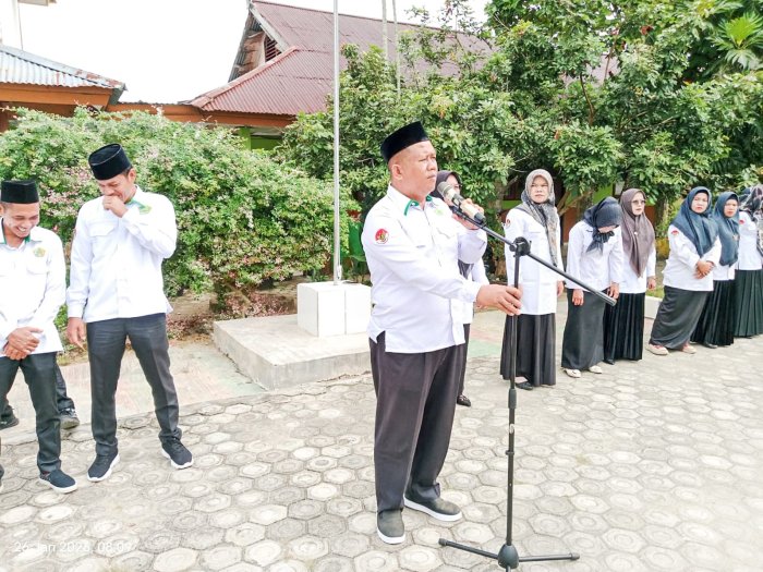 Kalian yang Terpilih dan Cakap: Arahan Bermakna Kepala MTsN 1 Bungo kepada 28 Pengurus OSIM