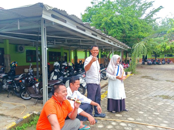 Suasana Class Meeting Makin Hidup, Pembina OSIM Muzanni S.S Sumbang Suara Jadi Komentator Pertandingan