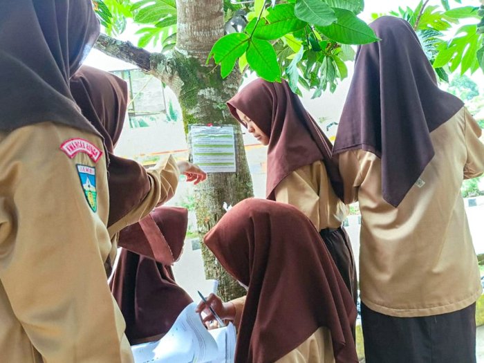 Discovery Learning Berbalut PSE: Inovasi Ibu Devinal Hidupkan Penilaian Harian Siswa Kelas 7 MTsN 1 Bungo Discovery Learning Berbalut PSE: Inovasi Ibu Devinal Hidupkan Penilaian Harian Siswa Kelas 7 MTsN 1 Bungo