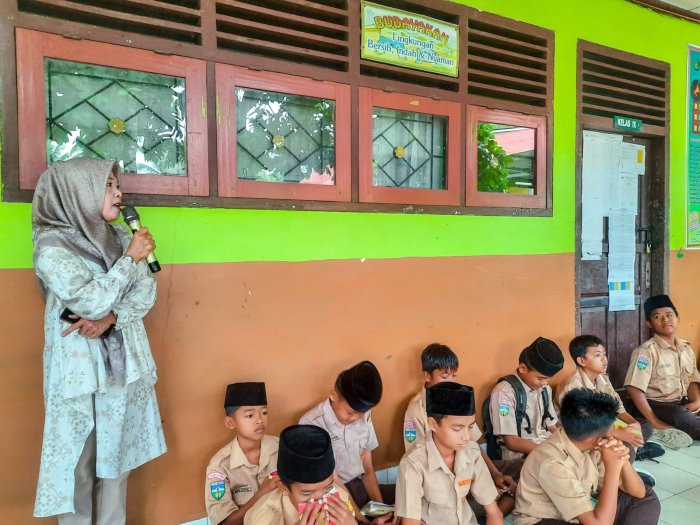Bunda Evi Beri Pesan Substansial di Akhir Pembiasaan Pagi Bunda Evi Beri Pesan Substansial di Akhir Pembiasaan Pagi