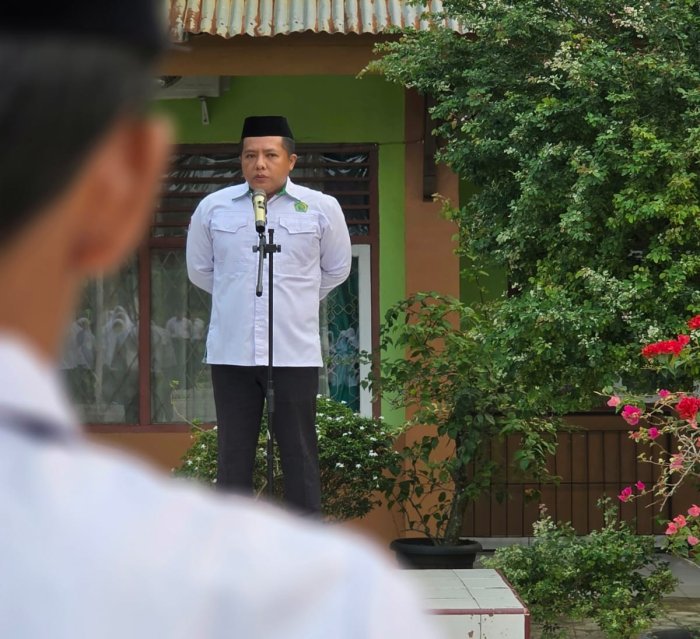 Upacara Bendera MTsN 1 Bungo Berlangsung Khidmat, Semangat Belajar Murid Terus Dikuatkan Upacara Bendera MTsN 1 Bungo Berlangsung Khidmat, Semangat Belajar Murid Terus Dikuatkan