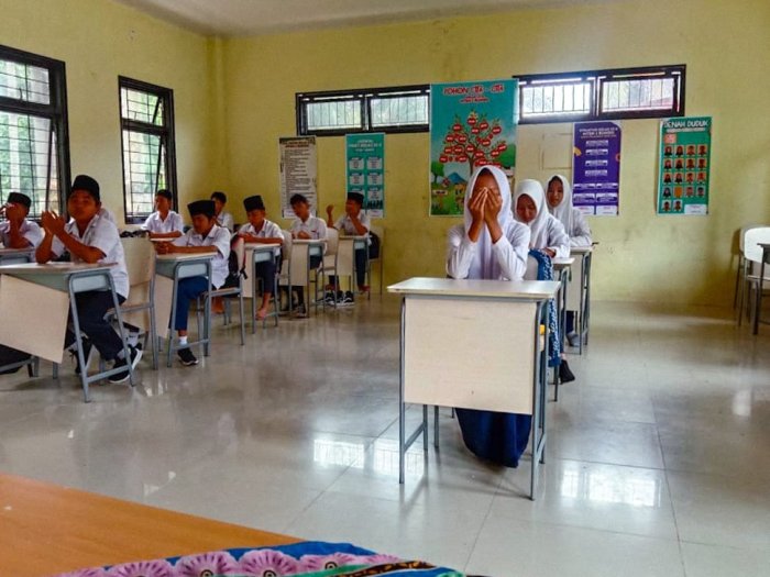 Pembiasaan Berdoa di MTsN 1 Bungo: Memperkuat Karakter Religius Siswa dalam Setiap Aktivitas Belajar