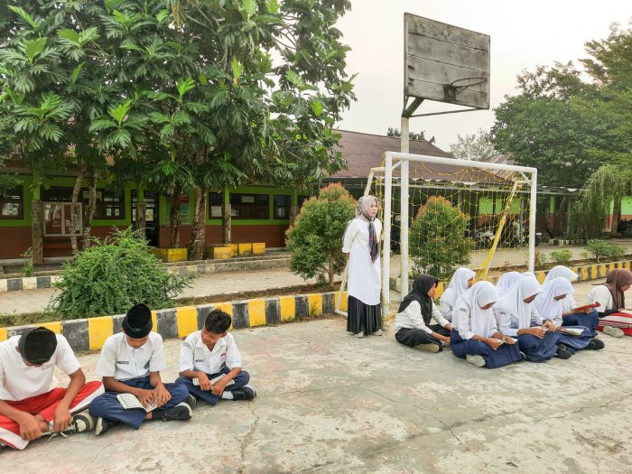 Awali Hari dengan Surah An-Naziat, Pengajian Pagi MTsN 1 Bungo Tanamkan Disiplin dan Tanggung Jawab Murid Awali Hari dengan Surah An-Naziat, Pengajian Pagi MTsN 1 Bungo Tanamkan Disiplin dan Tanggung Jawab Murid
