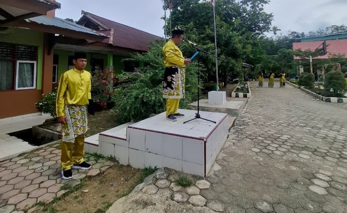 Peran Penting Ajudan Upacara: Bapak Hendra Saputra Kawal Amanat Menag RI pada HGN 2025