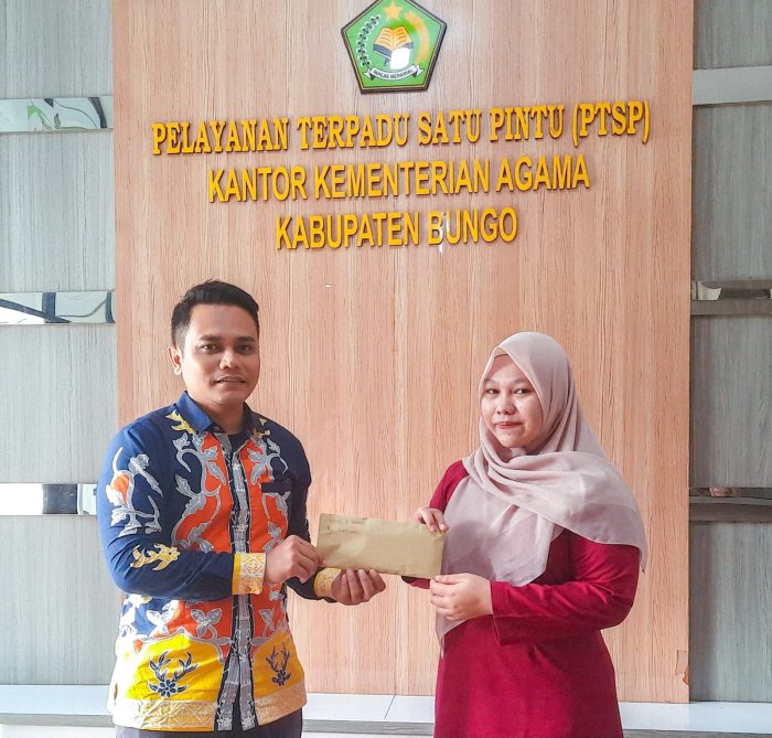 MTsN 1 Bungo Serahkan Donasi untuk Bencana Sumatera Melalui Kemenag Bungo