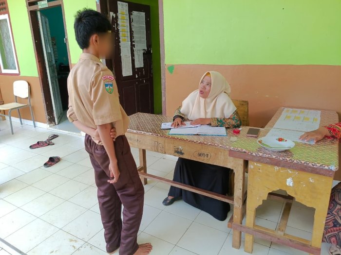 Aksi Sigap Guru Piket MTsN 1 Bungo: Siswa Bolos Diberi Pembinaan Langsung