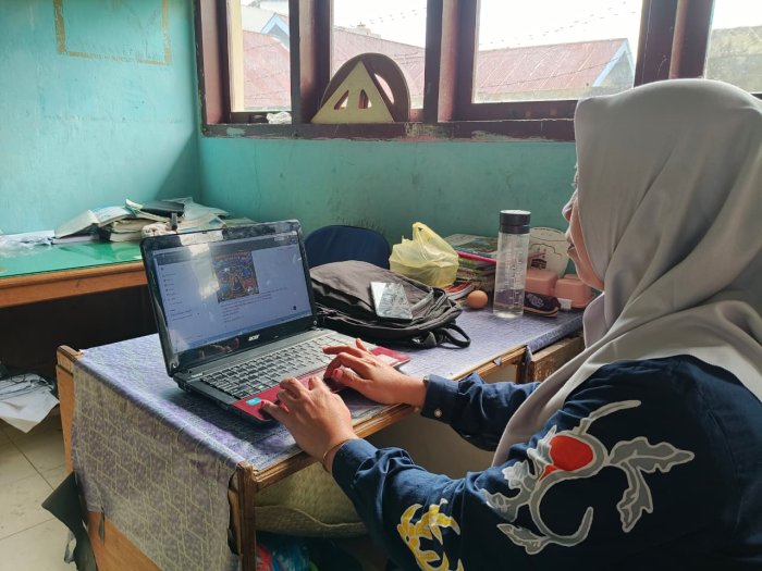 Manfaatkan AI, Guru MTsN 1 Bungo Hadirkan Inovasi dalam Mempersiapkan Perlengkapan Kelas Berbasis Digital Manfaatkan AI, Guru MTsN 1 Bungo Hadirkan Inovasi dalam Mempersiapkan Perlengkapan Kelas Berbasis Digital