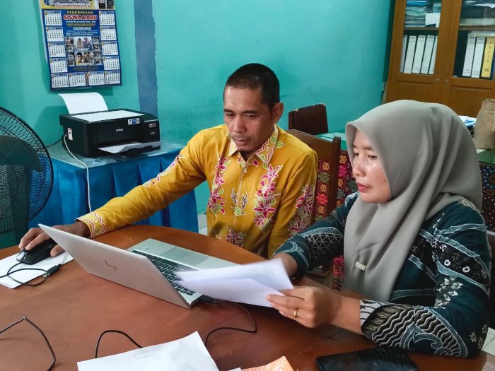 Optimalkan Tata Kelola Keuangan, Bendahara dan Staf Keuangan MTsN 1 Bungo Rampungkan Laporan Wasdal Optimalkan Tata Kelola Keuangan, Bendahara dan Staf Keuangan MTsN 1 Bungo Rampungkan Laporan Wasdal