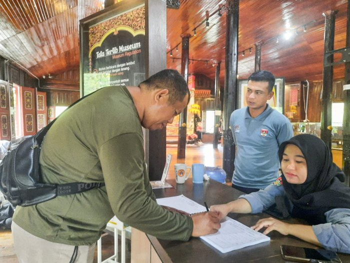 Menapak Jejak Ranah Minang: Siswa Kelas IX MTsN 1 Bungo Kagumi Sejarah dan Warisan Budaya di Rumah Gadang Bukittinggi Menapak Jejak Ranah Minang: Siswa Kelas IX MTsN 1 Bungo Kagumi Sejarah dan Warisan Budaya di Rumah Gadang Bukittinggi