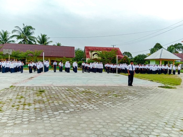Peserta Didik MTsN 1 Bungo Laksanakan Upacara Peringatan Hari Sumpah Pemuda dengan Penuh Semangat Nasionalisme
