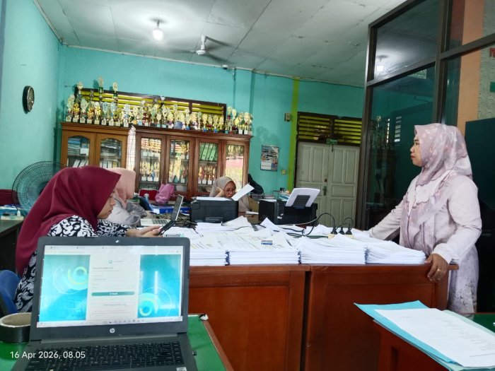 Jelang Ujian Akhir, MTsN 1 Bungo Percepat Cetak Soal Kelas IX
