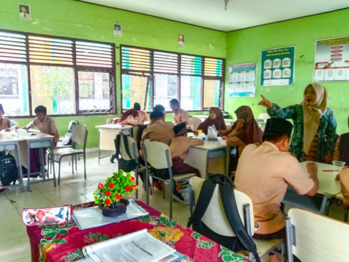 Eksperimen Seru: Siswa Kelas 7A MTsN 1 Bungo Praktikkan Perubahan Kimia