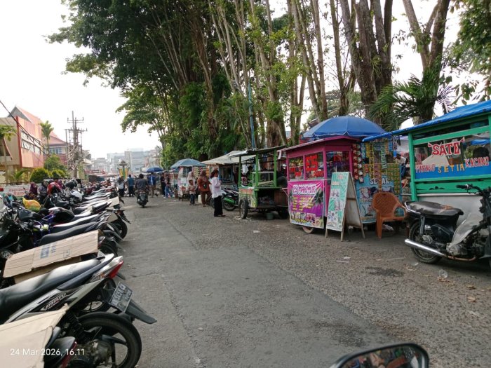 Momentum Lebaran H+4, Pelajar MTsN 1Bungo Ramaikan Taman Pusparagam Muara Bungo