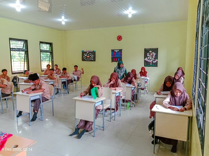 Memasuki Hari Keempat, ASAS Ganjil MTsN 1 Bungo Diawali dengan Ujian Bahasa Inggris