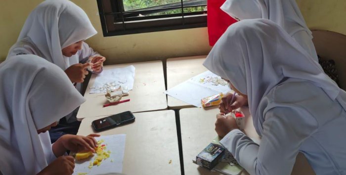 Siswa MTsN 1 Bungo Latih Keterampilan Seni Rupa melalui Ukiran Sabun