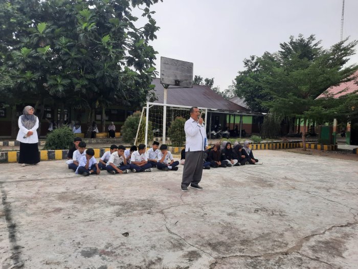 Madrasah Milik Bersama, Mari Kita Jaga! Kepala MTsN 1 Bungo Ajak Murid Rawat Aset dan Budayakan Kebersihan