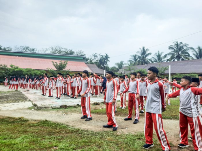 Semangat Pagi di Akhir Pekan, MTsN 1 Bungo Gelar Senam Sehat Sabtu Ceria