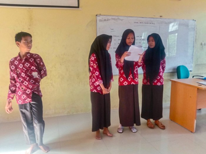 Menginspirasi, Siswa Kelas IX A MTsN 1 Bungo Tuntaskan Presentasi IPA tentang Sistem Reproduksi
