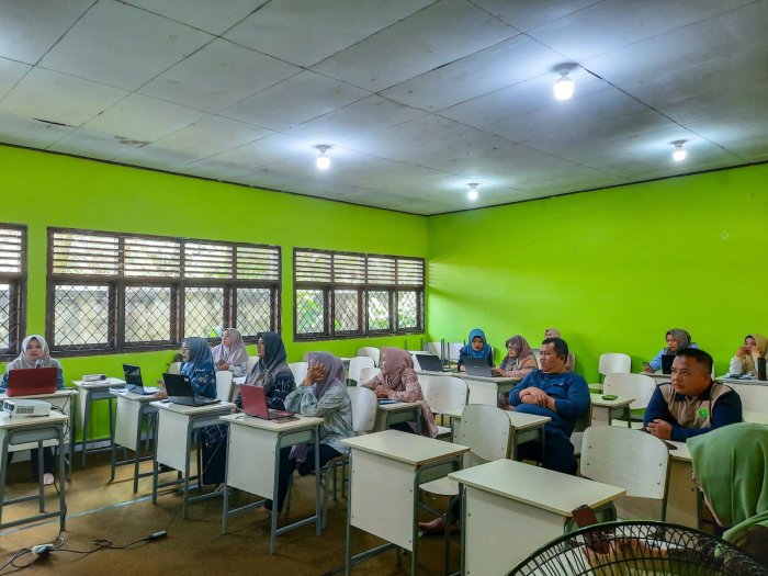 Waka Kurikulum MTsN 1 Bungo Sampaikan Teknis Pengisian Rapor Tengah Semester, Tekankan Akurasi Nilai