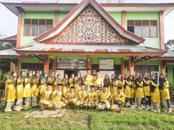MTsN 1 Bungo Khidmatkan Upacara Peringatan HUT ke-69 Provinsi Jambi