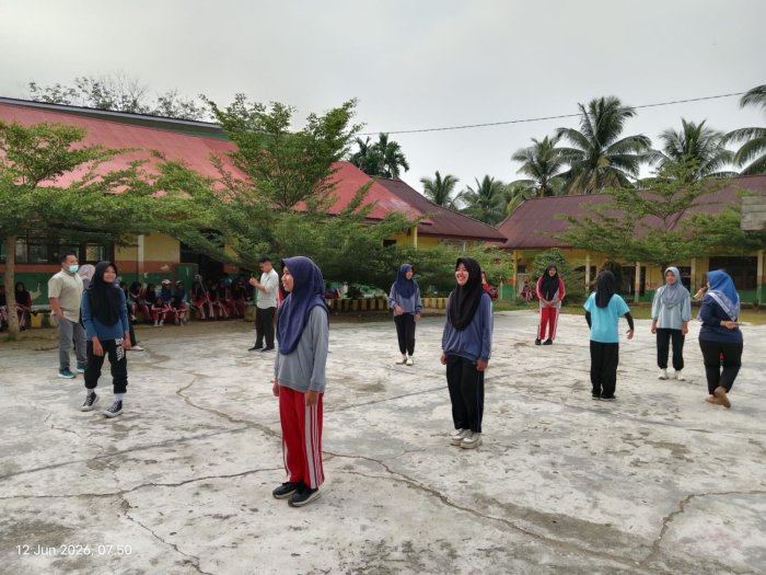 Asah Kreativitas dan Literasi, Lomba Merangkai Kata Meriahkan Class Meeting MTsN 1 Bungo