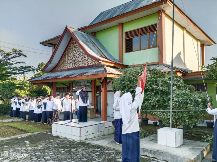 Semangat Pantang Menyerah Warnai Upacara Bendera MTsN 1 Bungo: Kisah Inspiratif Ibnu Hajar Semangat Pantang Menyerah Warnai Upacara Bendera MTsN 1 Bungo: Kisah Inspiratif Ibnu Hajar