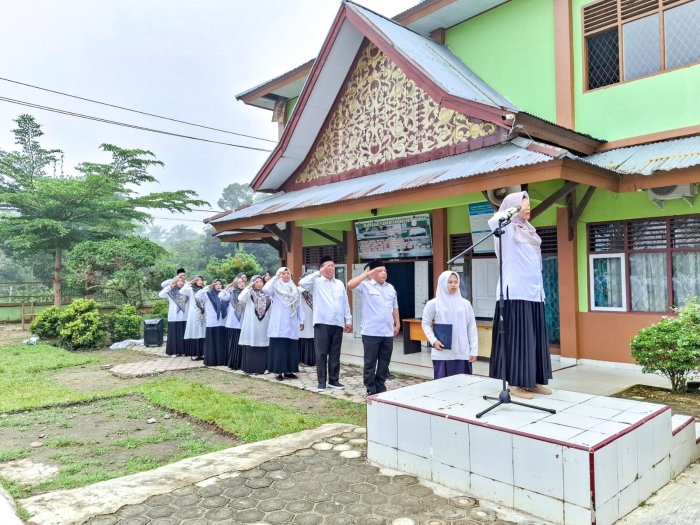 Upacara Bendera di MTsN 1 Bungo, Pembina Upacara: 3 Kunci Sukses yang Harus dicapai