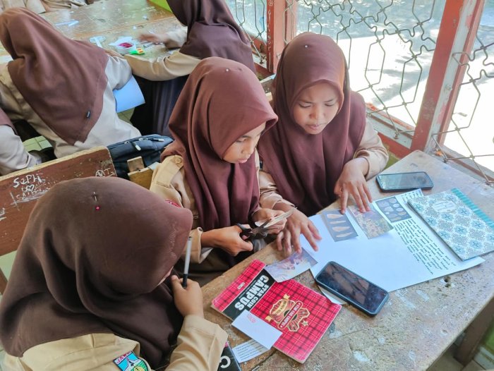 Siswa Kelas VII C Antusias Mengenal Zaman Prasejarah Melalui Proyek Kliping Kreatif