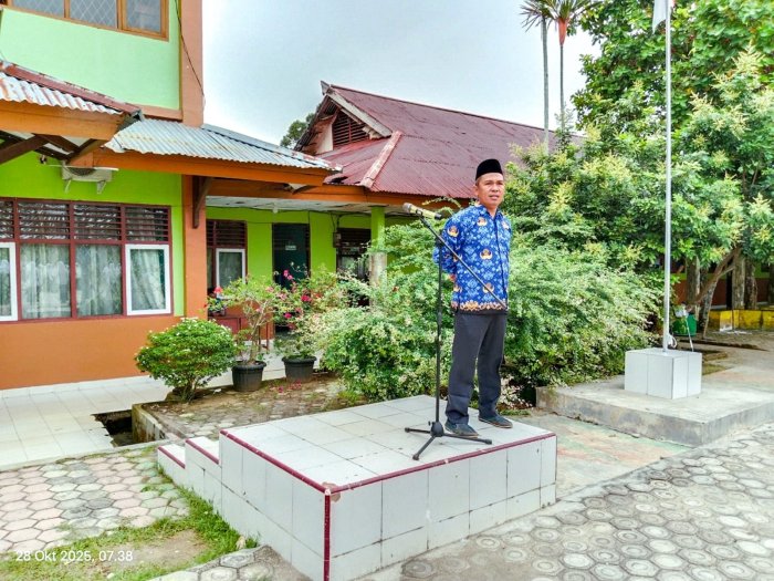 Pesan Waka Kesiswaan MTsN 1 Bungo: Junjung Tinggi Etika dan Adab sebagai Pemuda Pemudi Bangsa