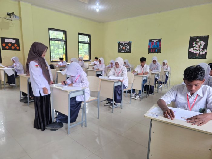 Hari Kedua Ujian Madrasah MTsN 1 Bungo Berjalan Lancar, Suasana Kondusif dan Tertib Hari Kedua Ujian Madrasah MTsN 1 Bungo Berjalan Lancar, Suasana Kondusif dan Tertib