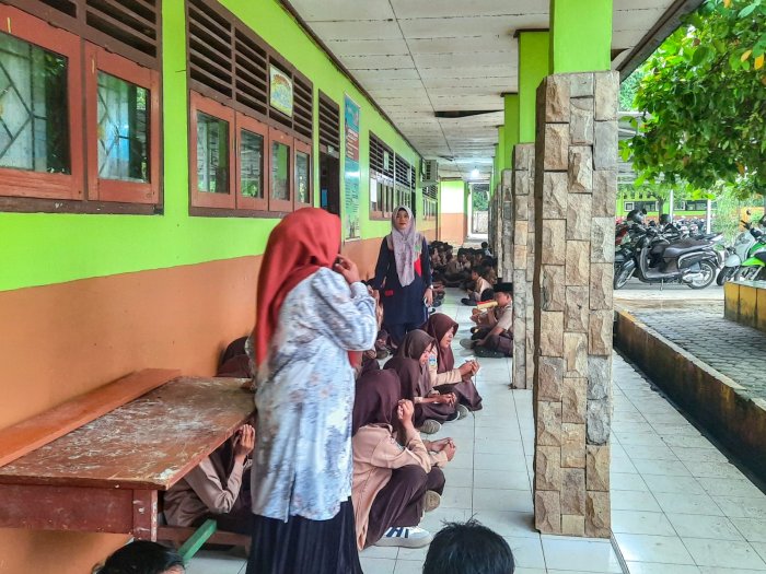 Perbaikan Tiada Henti: Ibu Fadila Berikan Arahan dan Evaluasi pada Pengajian Rutin
