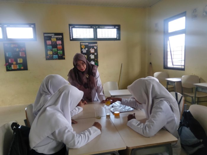 Praktik dan Kolaborasi : IPA Menyenangkan