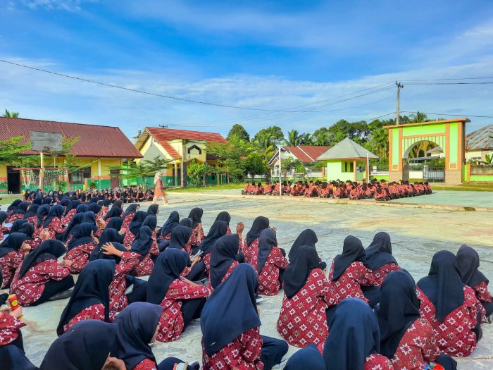 Pengajian Rutin dan Hafalan Surah MTsN 1 Bungo Tingkatkan Keimanan Peserta Didik