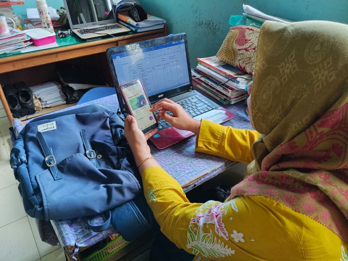 Semangat Peningkatan Kompetensi: Guru MTsN 1 Bungo Intensif Ikuti Pelatihan Pintar Kemenag di Tengah Padatnya Tugas