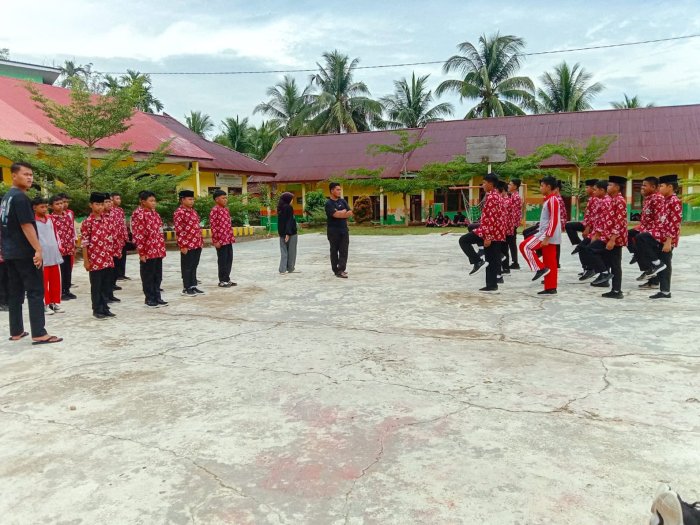 Latihan Intensif MTsN 1 Bungo dalam Persiapan Jambore Ranting Latihan Intensif MTsN 1 Bungo dalam Persiapan Jambore Ranting