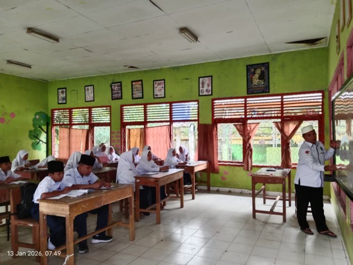 H. Afriwal, Guru Senior MTsN 1 Bungo, Tetap Semangat Mengabdi dalam Dunia Pendidikan H. Afriwal, Guru Senior MTsN 1 Bungo, Tetap Semangat Mengabdi dalam Dunia Pendidikan