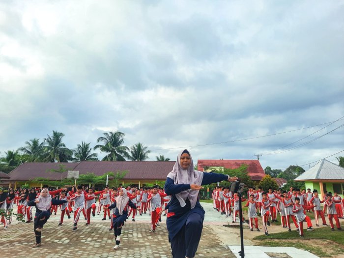 Jaga Kebugaran Tubuh, MTsN 1 Bungo Laksanakan Senam Sehat Jaga Kebugaran Tubuh, MTsN 1 Bungo Laksanakan Senam Sehat