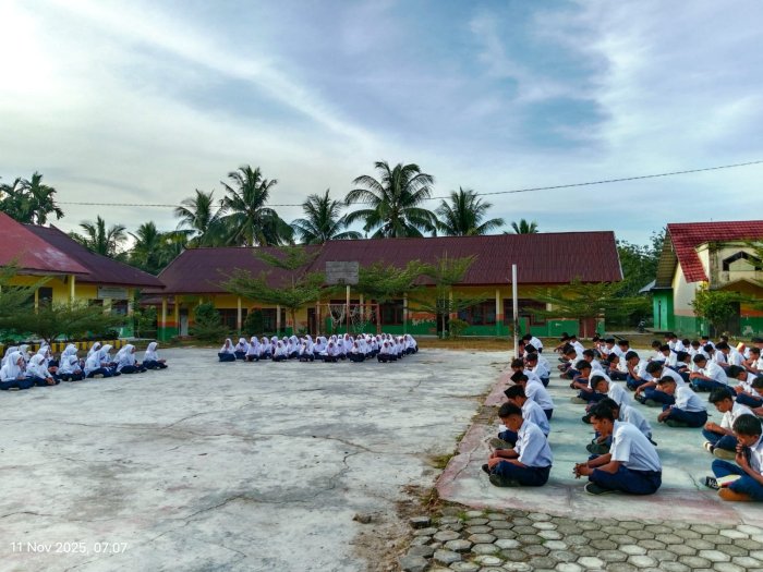 Tingkatkan Kualitas Pembiasaan Pagi, Guru Piket MTsN 1 Bungo Jadi Pembimbing Utama Pengajian