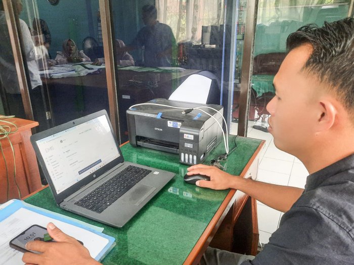 Di Balik Layar Kemajuan Madrasah: Sigapnya Operator EMIS GTK Menuju Gemini Academy Madrasah 2026 Di Balik Layar Kemajuan Madrasah: Sigapnya Operator EMIS GTK Menuju Gemini Academy Madrasah 2026