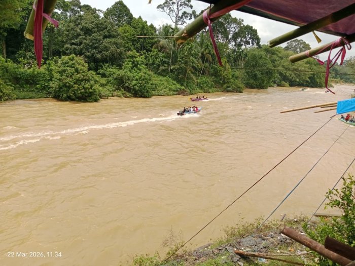Keceriaan Idul Fitri, Peserta Didik MTsN 1 Bungo Asyik Naik Speedboat di Kampung
