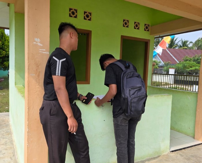 Senyum di Gerbang Madrasah, Satpam MTsN 1 Bungo Hadirkan Layanan Prima bagi Setiap Tamu